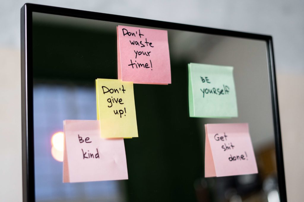 Use sticky notes to always be organized 